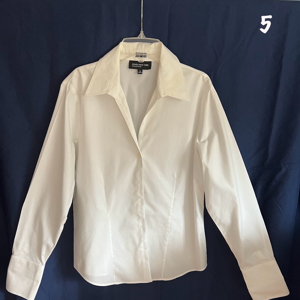 Jones of New York non-iron long sleeve button up shirt size 10 with double cuff